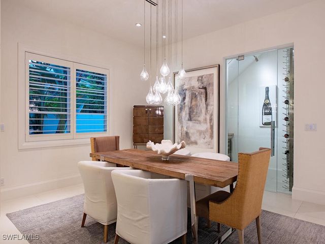 501 2nd AVE N, Naples, FL 34102