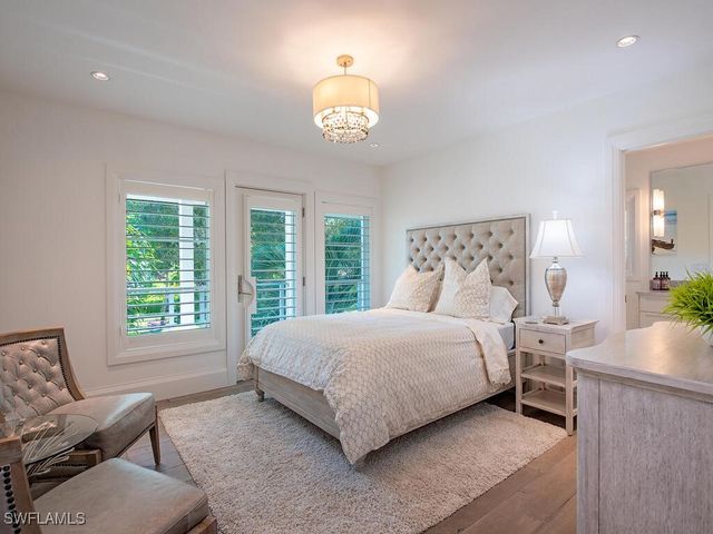 501 2nd AVE N, Naples, FL 34102