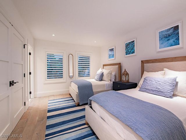 501 2nd AVE N, Naples, FL 34102