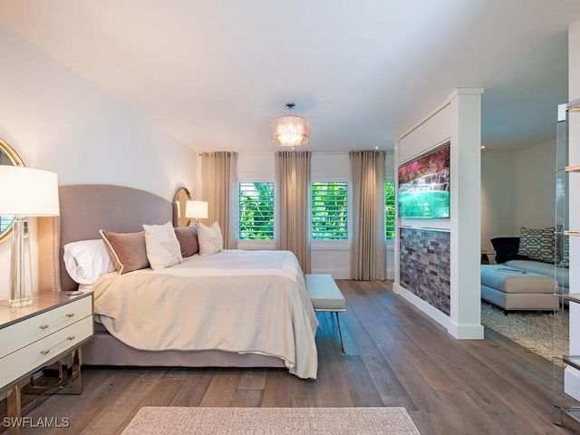 501 2nd AVE N, Naples, FL 34102