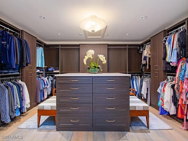 501 2nd AVE N, Naples, FL 34102