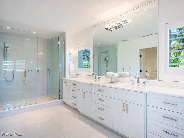 501 2nd AVE N, Naples, FL 34102