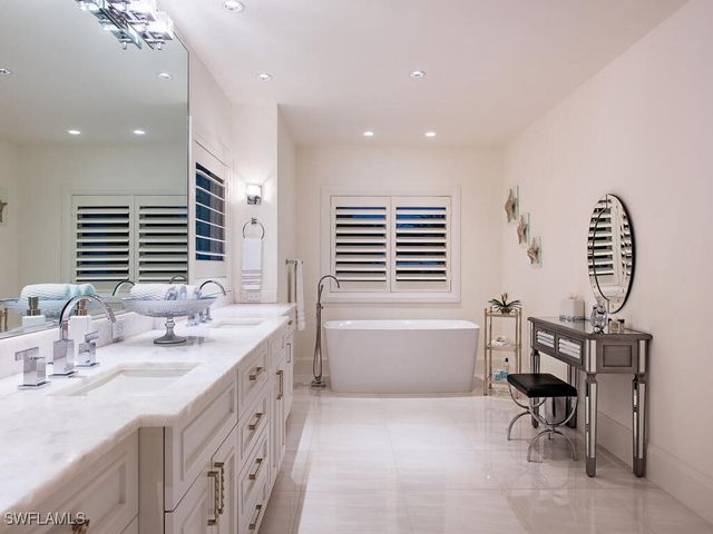 501 2nd AVE N, Naples, FL 34102