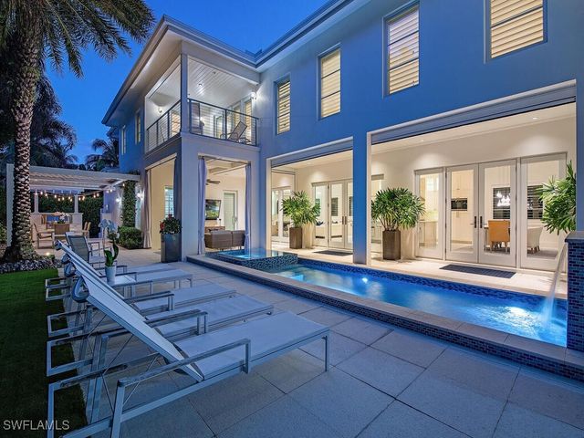 501 2nd AVE N, Naples, FL 34102