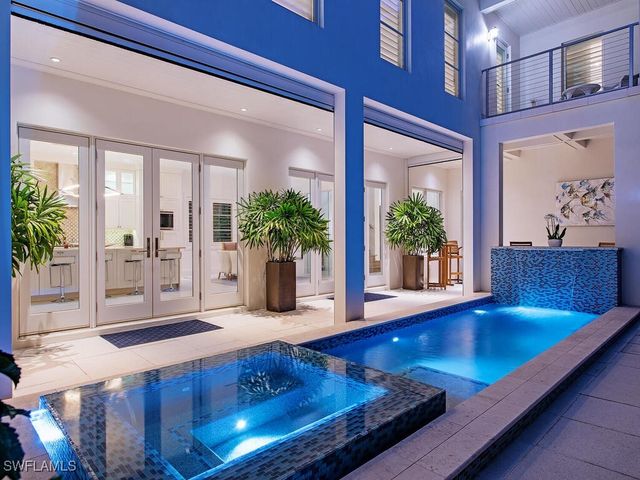 501 2nd AVE N, Naples, FL 34102