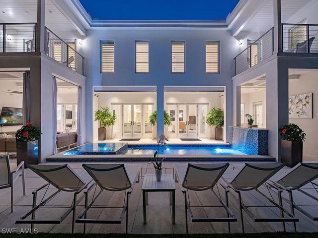 501 2nd AVE N, Naples, FL 34102