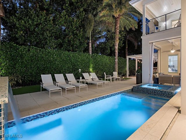 501 2nd AVE N, Naples, FL 34102