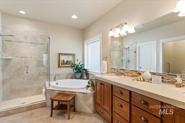 12306 S Carriage Hill Way, Nampa, ID 83686