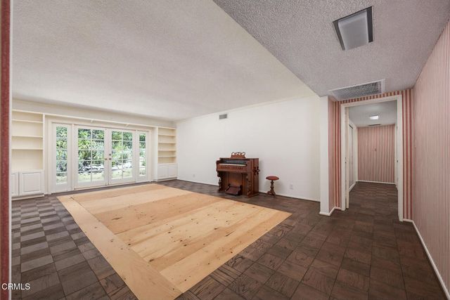 1349 El Vago Street, La Canada Flintridge, CA 91011