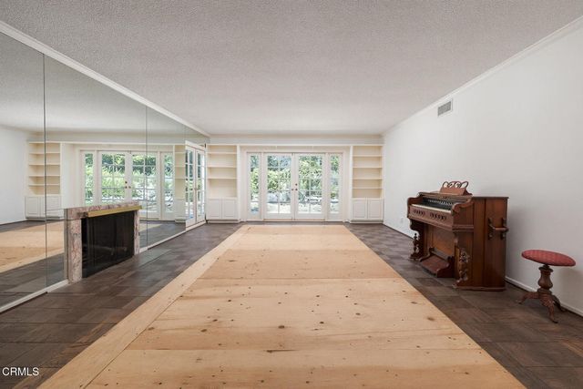 1349 El Vago Street, La Canada Flintridge, CA 91011