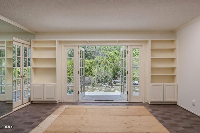1349 El Vago Street, La Canada Flintridge, CA 91011