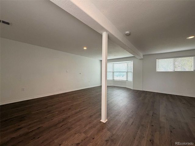 945 Dearborn St, Aurora, CO 80011