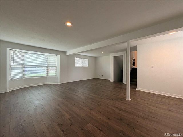 945 Dearborn St, Aurora, CO 80011