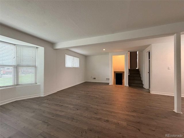 945 Dearborn St, Aurora, CO 80011