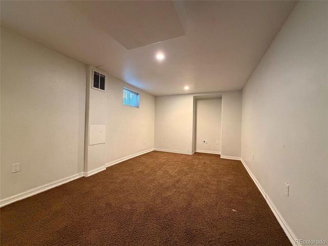 945 Dearborn St, Aurora, CO 80011