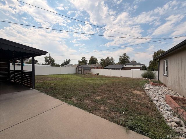 945 Dearborn St, Aurora, CO 80011