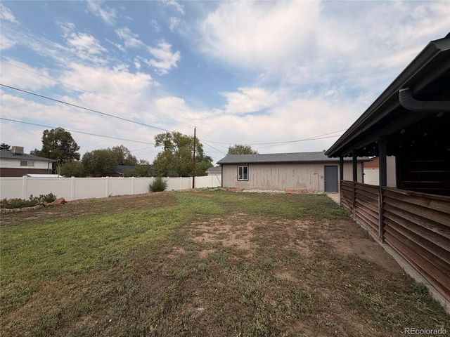 945 Dearborn St, Aurora, CO 80011