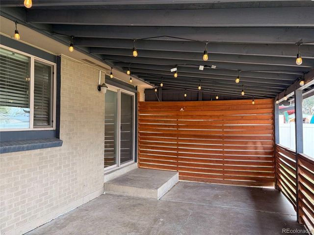 945 Dearborn St, Aurora, CO 80011