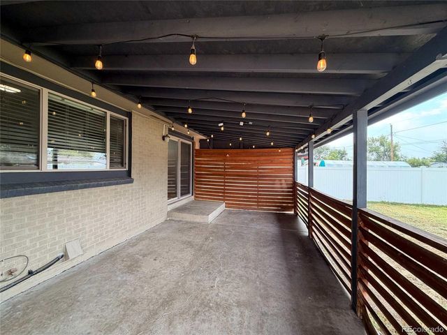 945 Dearborn St, Aurora, CO 80011