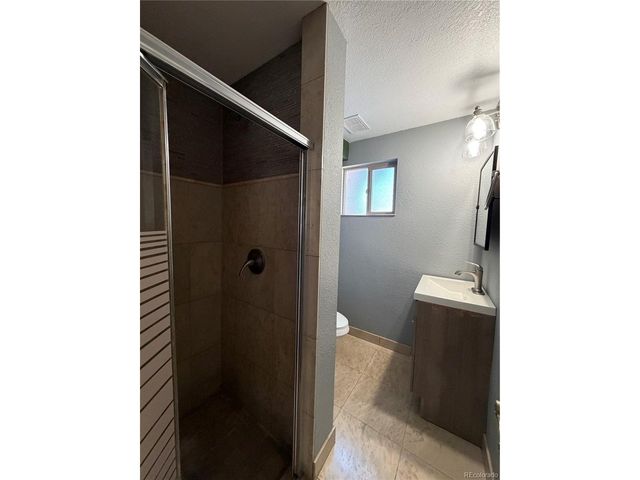 945 Dearborn St, Aurora, CO 80011