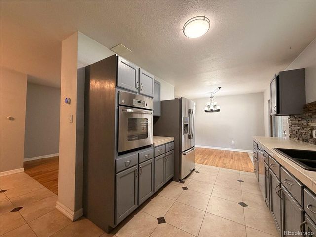 945 Dearborn St, Aurora, CO 80011