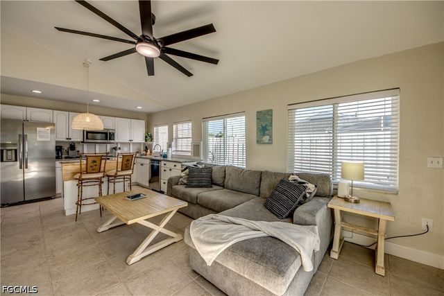 2589 Bayshore DR, Matlacha, FL 33993