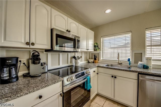 2589 Bayshore DR, Matlacha, FL 33993