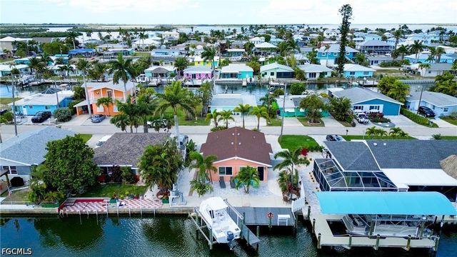 2589 Bayshore DR, Matlacha, FL 33993