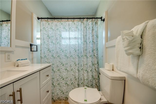 2589 Bayshore DR, Matlacha, FL 33993