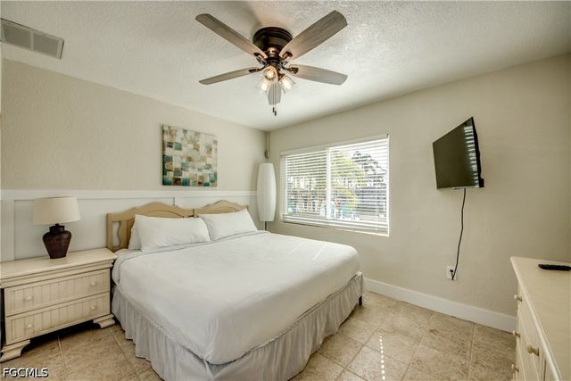 2589 Bayshore DR, Matlacha, FL 33993