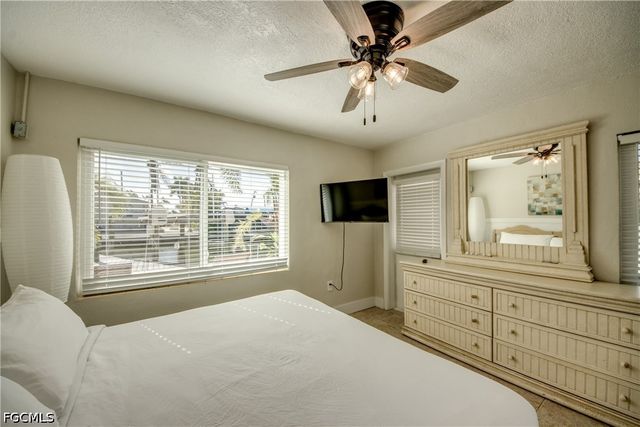 2589 Bayshore DR, Matlacha, FL 33993