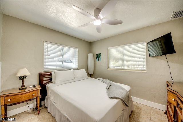 2589 Bayshore DR, Matlacha, FL 33993