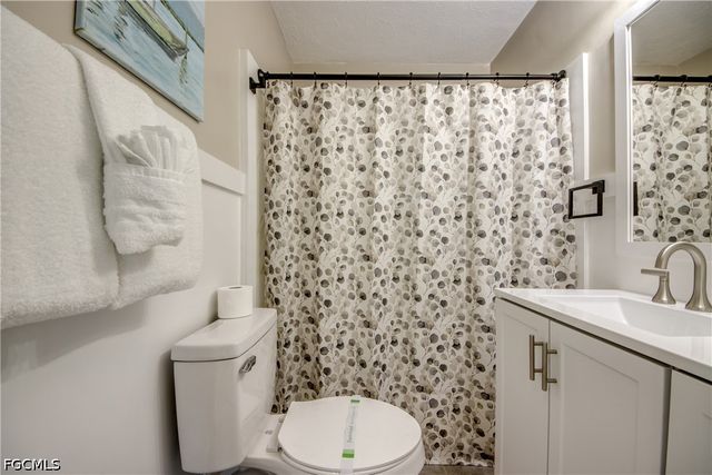 2589 Bayshore DR, Matlacha, FL 33993