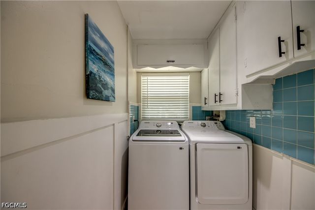 2589 Bayshore DR, Matlacha, FL 33993