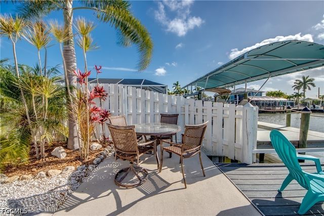 2589 Bayshore DR, Matlacha, FL 33993