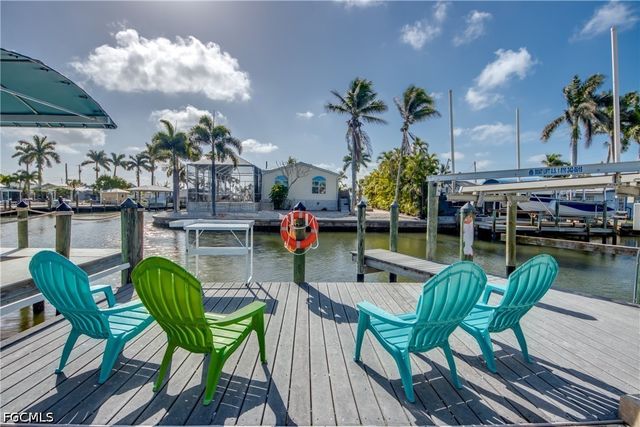 2589 Bayshore DR, Matlacha, FL 33993