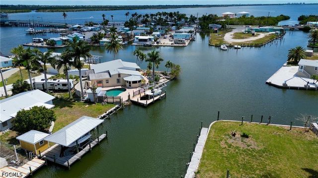 2589 Bayshore DR, Matlacha, FL 33993