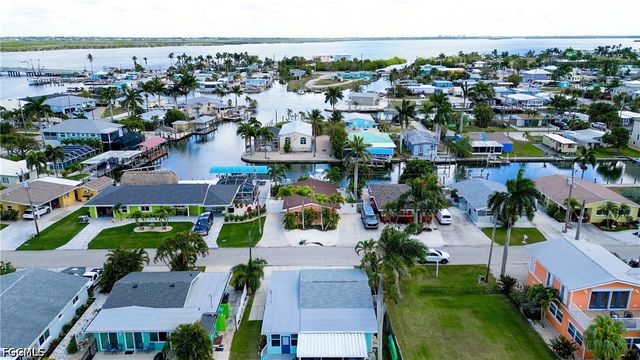 2589 Bayshore DR, Matlacha, FL 33993