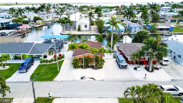 2589 Bayshore DR, Matlacha, FL 33993