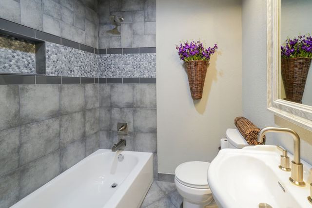 5881 Tracyne Drive, Westworth Village, TX 76114