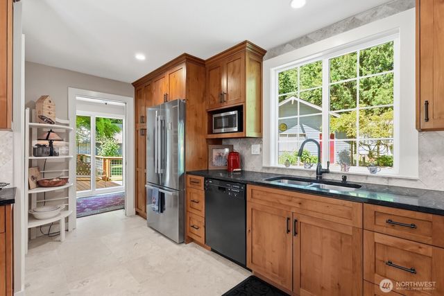 6922 232nd Avenue NE, Redmond, WA 98053