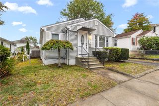 90 Farm Street, Providence, RI 02908