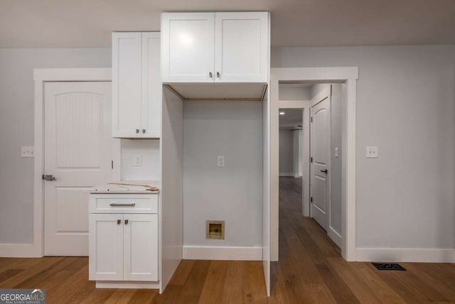 330 London Dale, Woodstock, GA 30189
