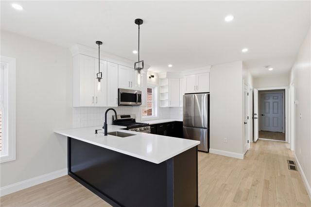 35 Mount Pleasant Avenue, Providence, RI 02908