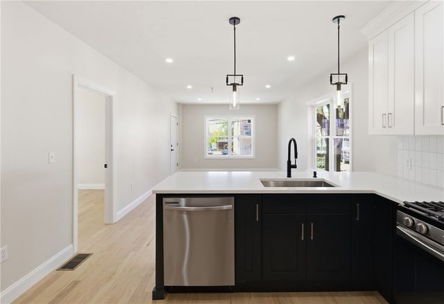 35 Mount Pleasant Avenue, Providence, RI 02908