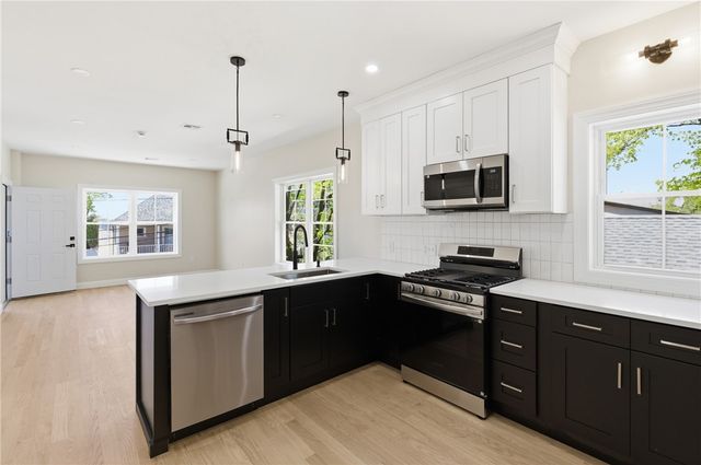 35 Mount Pleasant Avenue, Providence, RI 02908