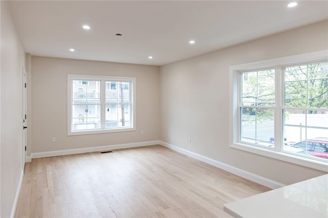 35 Mount Pleasant Avenue, Providence, RI 02908