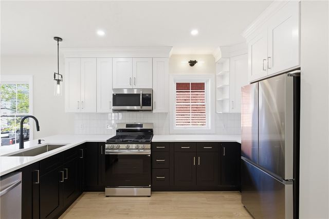 35 Mount Pleasant Avenue, Providence, RI 02908