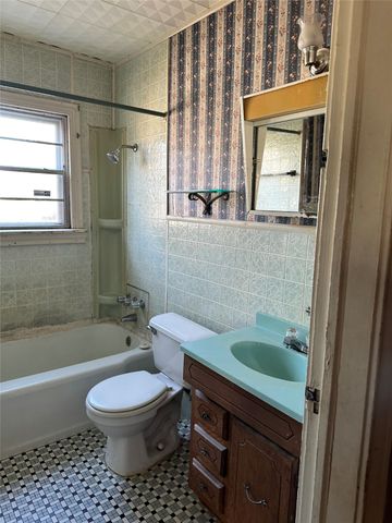 1221 Old Noonday Road, Tyler, TX 75701