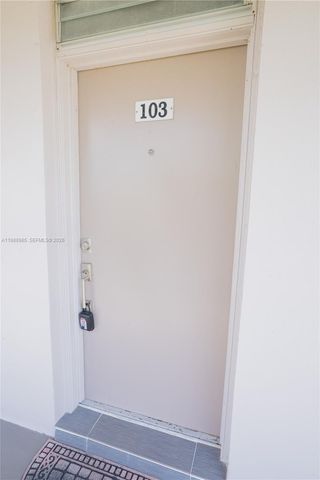 2800 NW 47th Ter 103B, Lauderdale Lakes, FL 33313